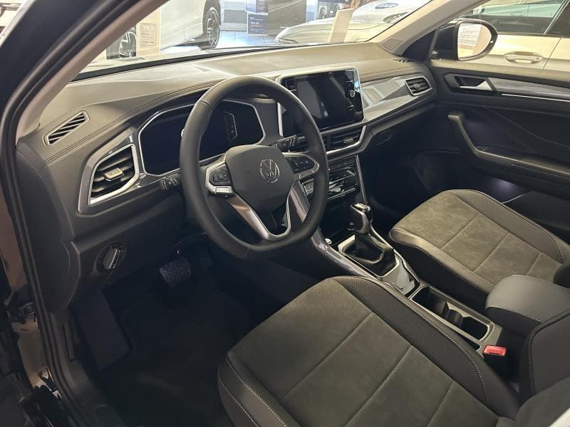 Volkswagen T-Roc - Thumbnail 5