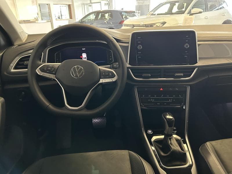 Volkswagen T-Roc - Thumbnail 4